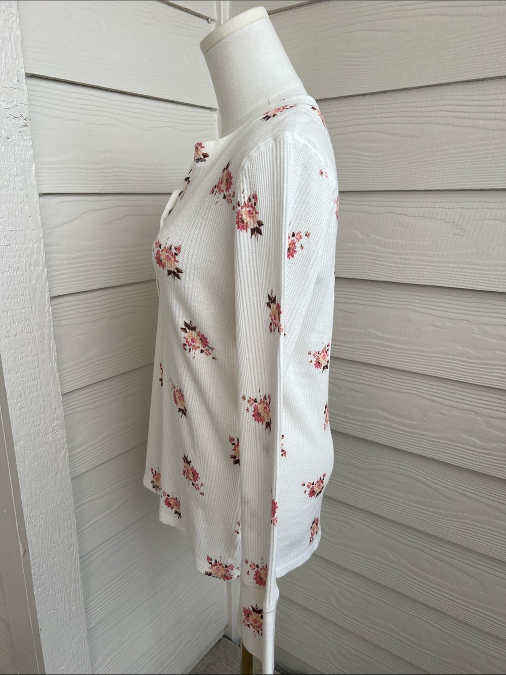 aerie White Long-Sleeve Henley with Pink Floral Print - Picture 4 of 7